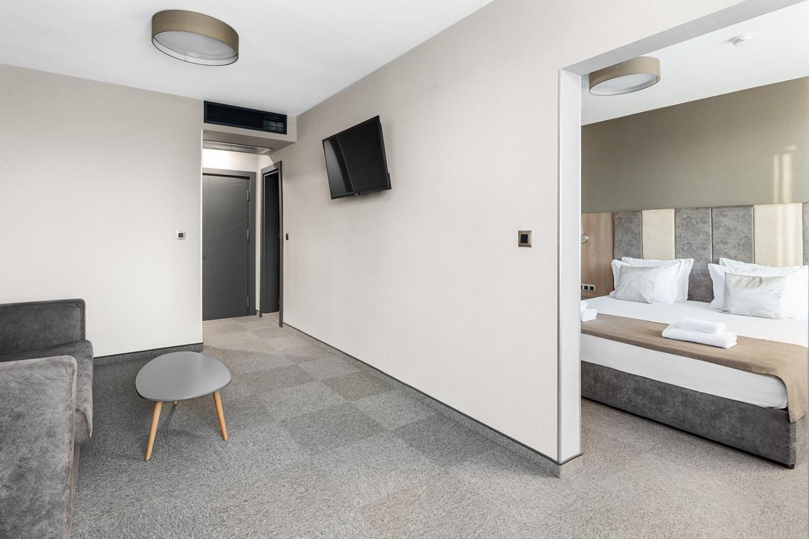 Jitomir Hotel Μοντάνα Εξωτερικό φωτογραφία